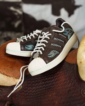 Active Athlete x adidas Superstar Lone Star Reppin Paar seitlich