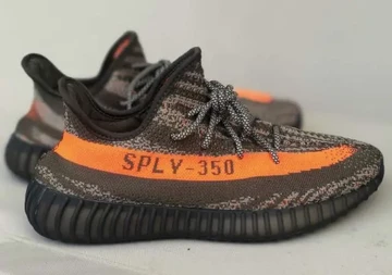 adidas Yeezy 350 V2 Carbon Beluga Paar Motion