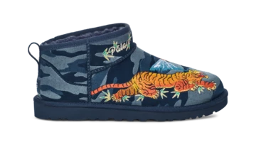Palace x UGG Classic Ultra Mini Boot Tiger Pack Außenseite