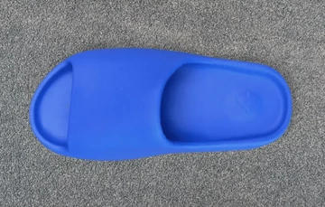 adidas Yeezy Slide Azure Moodshot Motion 1
