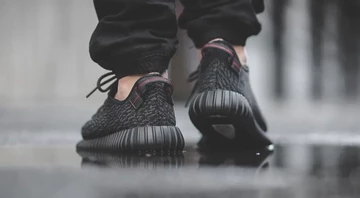 adidas Yeezy Boost 350 Pirate Black On Feet Ferse