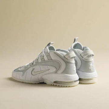 Nike Air Max Penny Pure Platinum One Feet Motion Ferse