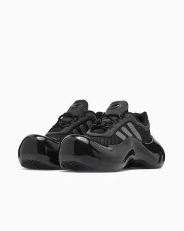 AVAVAV x adidas Moonrubber Pack Paar schräg seitlich