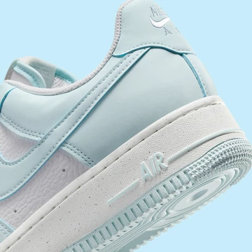 Die Ferse des Air Force 1 Next Nature Glacier Blue