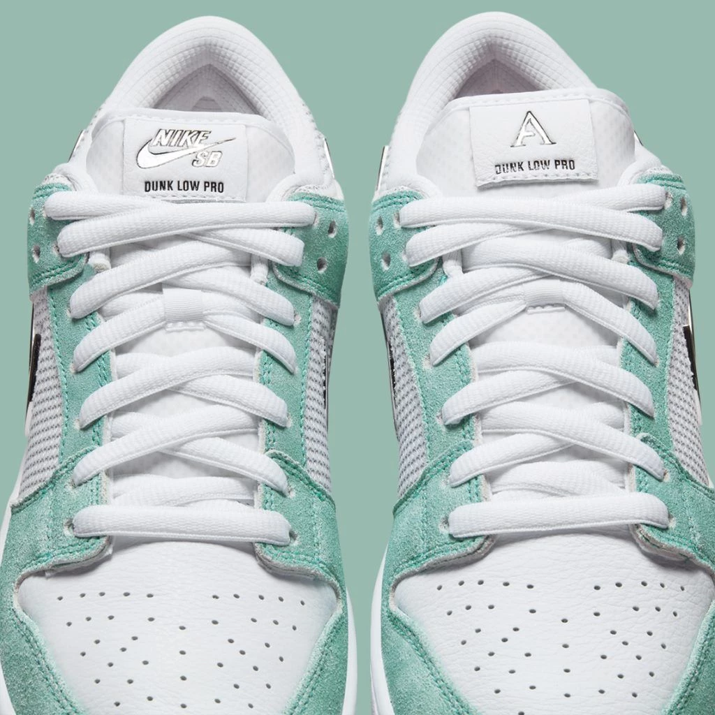April Skateboards Nike SB Dunk Low FD2562-400 | Dead Stock