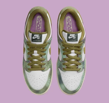 Alexis Sablone Nike SB Dunk Low Oil Green von oben
