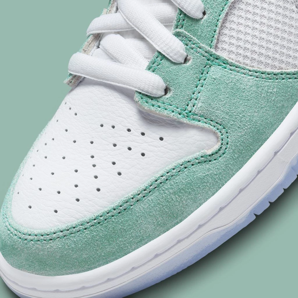 April Skateboards Nike SB Dunk Low FD2562-400 | Dead Stock