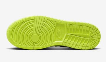 Jordan 1 Low GS Black Cat Volt Sohle