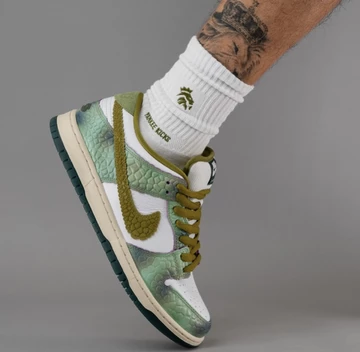 Alexis Sablone Nike SB Dunk Low Oil Green Tragebild Außenseite