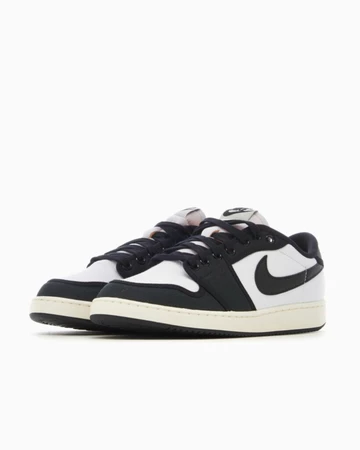 Jordan 1 AJKO Low Panda schräg