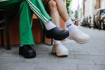 adidas stan smith mule on feet