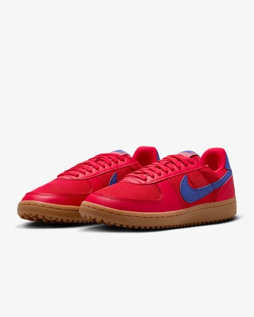 Nike Field General 82 University Red schräg