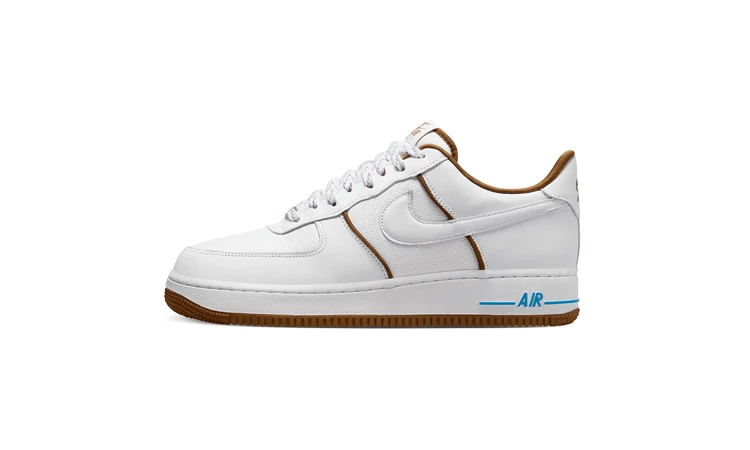 Der Air Force 1 LX Light British Tan auf weißem Hintergrund