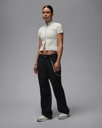 Air Jordan 3 Retro Sail Metallic Silver mit Model