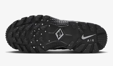 Nike Air Humara Black Metallic Sohle