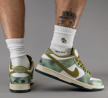Alexis Sablone Nike SB Dunk Low Oil Green Tragebild von hinten