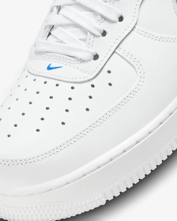 Air Force 1 Low Photo Blue Swoosh details vorne