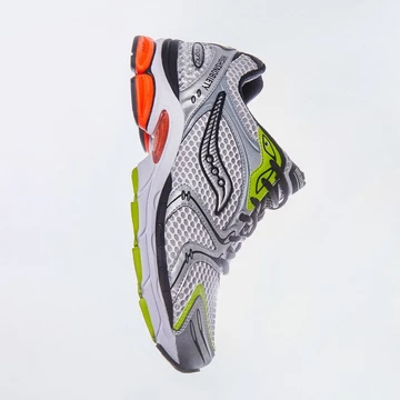 Highsnobiety Saucony Pro Grid Triumph 4 Silver Multi S70821-2 in der Luft