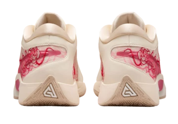 Nike Giannis Freak 6 Roses Paar von hinten
