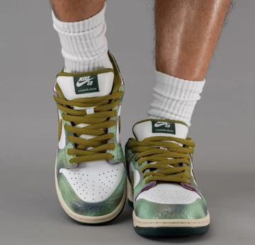 Alexis Sablone Nike SB Dunk Low Oil Green Tragebild von vorne