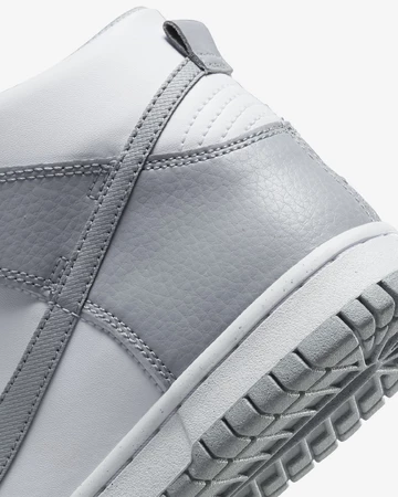 Dunk High Wolf Grey Mini Swoosh - Ferse Detail