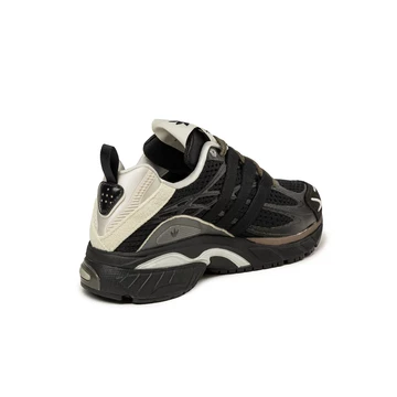 Song for the Mute x adidas Adistar Cushion Pack schräg von hinten