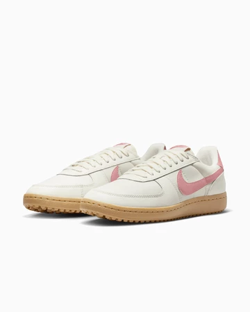 Nike Field General Rust Pink Paar schräg seitlich