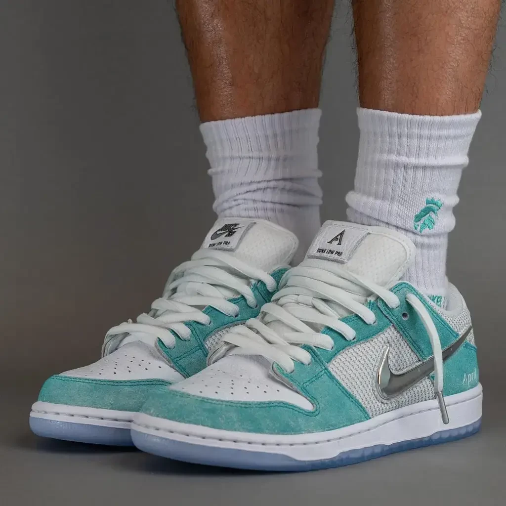 April Skateboards Nike SB Dunk Low FD2562-400 | Dead Stock April Skateboards Nike SB Dunk Low FD2562-400 | Dead Stock