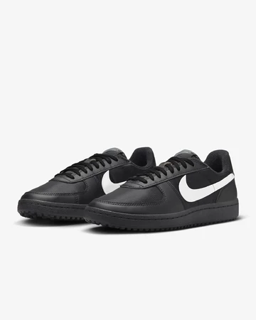 Nike Field General 82 Black schräg