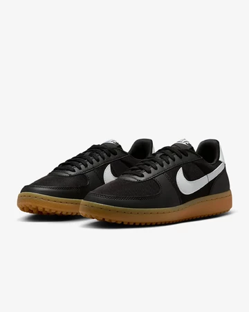 Nike Field General 82 Gum Light Brown schräg