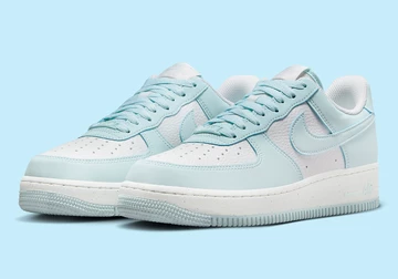 Der Air Force 1 Next Nature Glacier Blue von schräg außen