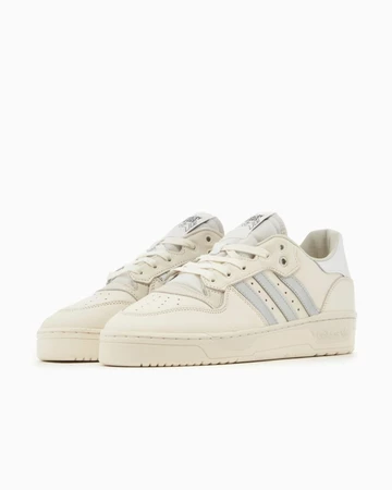 adidas Rivalry Consortium Low White von der Seite