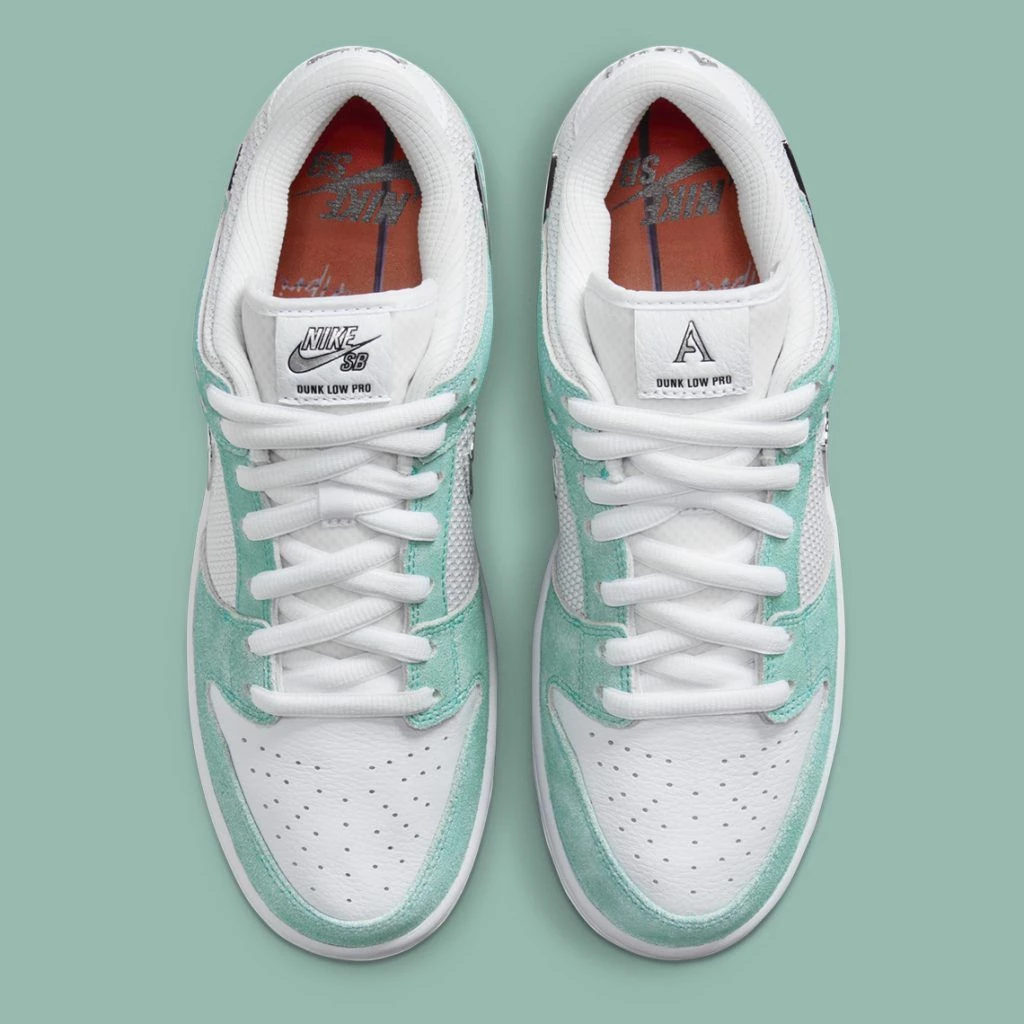 April Skateboards Nike SB Dunk Low FD2562-400 | Dead Stock