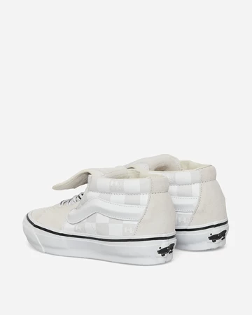 Homme Girls x Vans Sk8-Mid Reissue 83 White Paar schräg seitlich 2