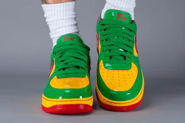 Lil Yachty x Nike Air Force 1 Lucky Green Paar frontal