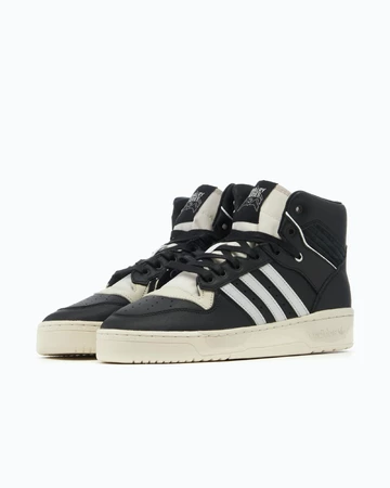 adidas Rivalry Consortium High Black von der Seite