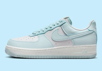 Die Außenseite des Air Force 1 Next Nature Glacier Blue