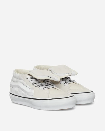 Homme Girls x Vans Sk8-Mid Reissue 83 White Paar schräg seitlich