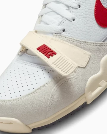 Nike Air Trainer 1 Chicago Split details tow box