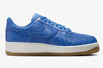 Die Innenseite des Air Force 1 Low LX Blue Ostrich