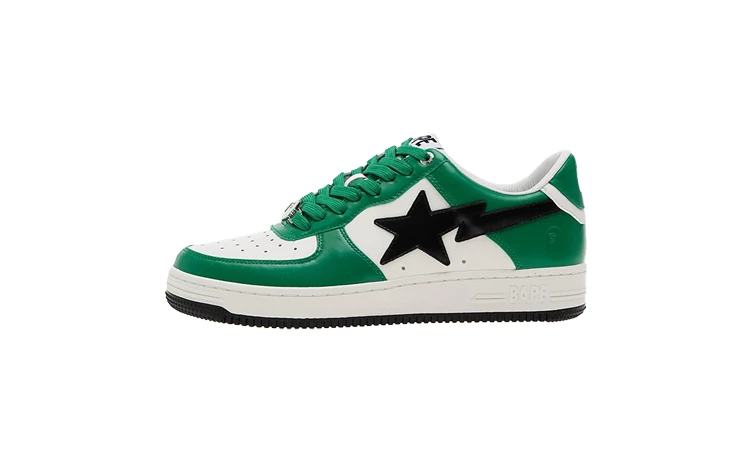 Der Bape Sta M2 White Green Black von der Seite auf weißem Hintergrund