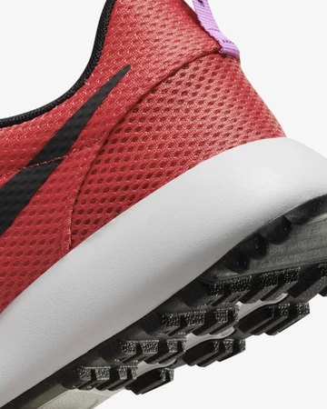 Nike Roshe G Track Red Detail Sohle