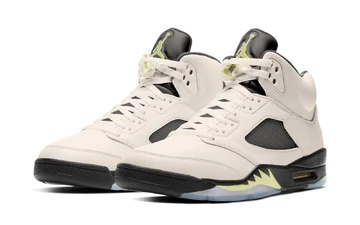 Jordan 5 Retro Luminous Green Paar seitlich