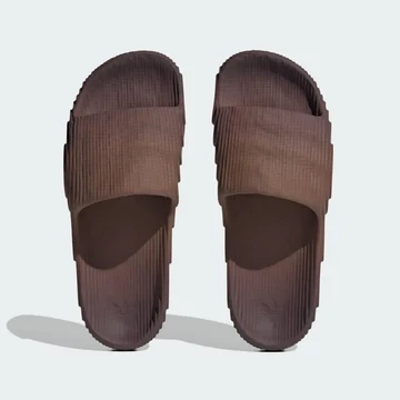 adidas adilette 22 Shadow Brown Paar von Oben