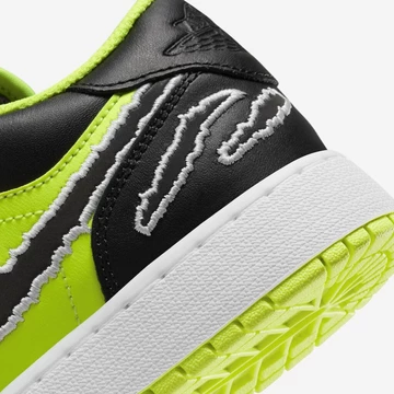 Jordan 1 Low GS Black Cat Volt Detal Sohle