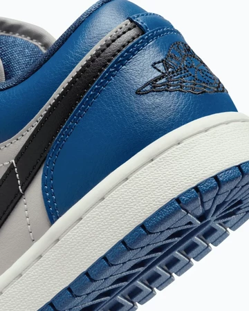 Jordan 1 Low French Blue Detail Ferse