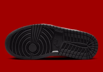 Jordan 1 Mid Grey Black Red  sohle