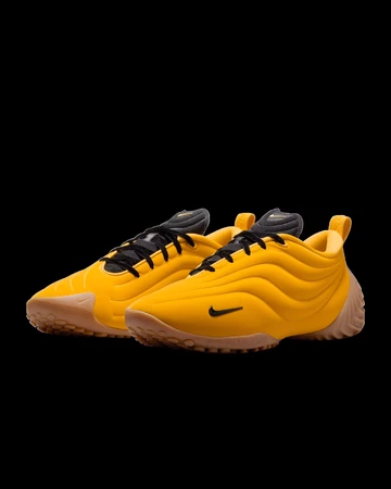 Nike Astra Ultra University Gold Paar seitlich