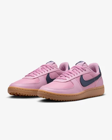 Nike Field General 82 Elemental Pink schräg