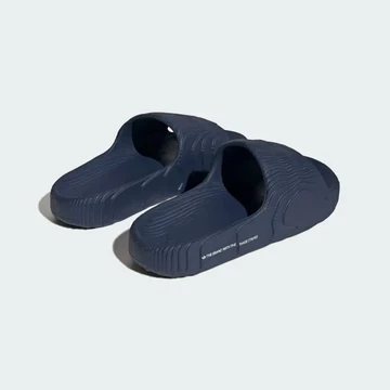 adidas adilette 22 Dark Blue Paar von Hinten